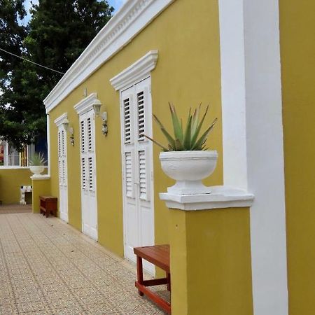 Historic Building The Palm Backyard Studio-Apartment Willemstad, Curacao Feel Home Away From Home Екстериор снимка