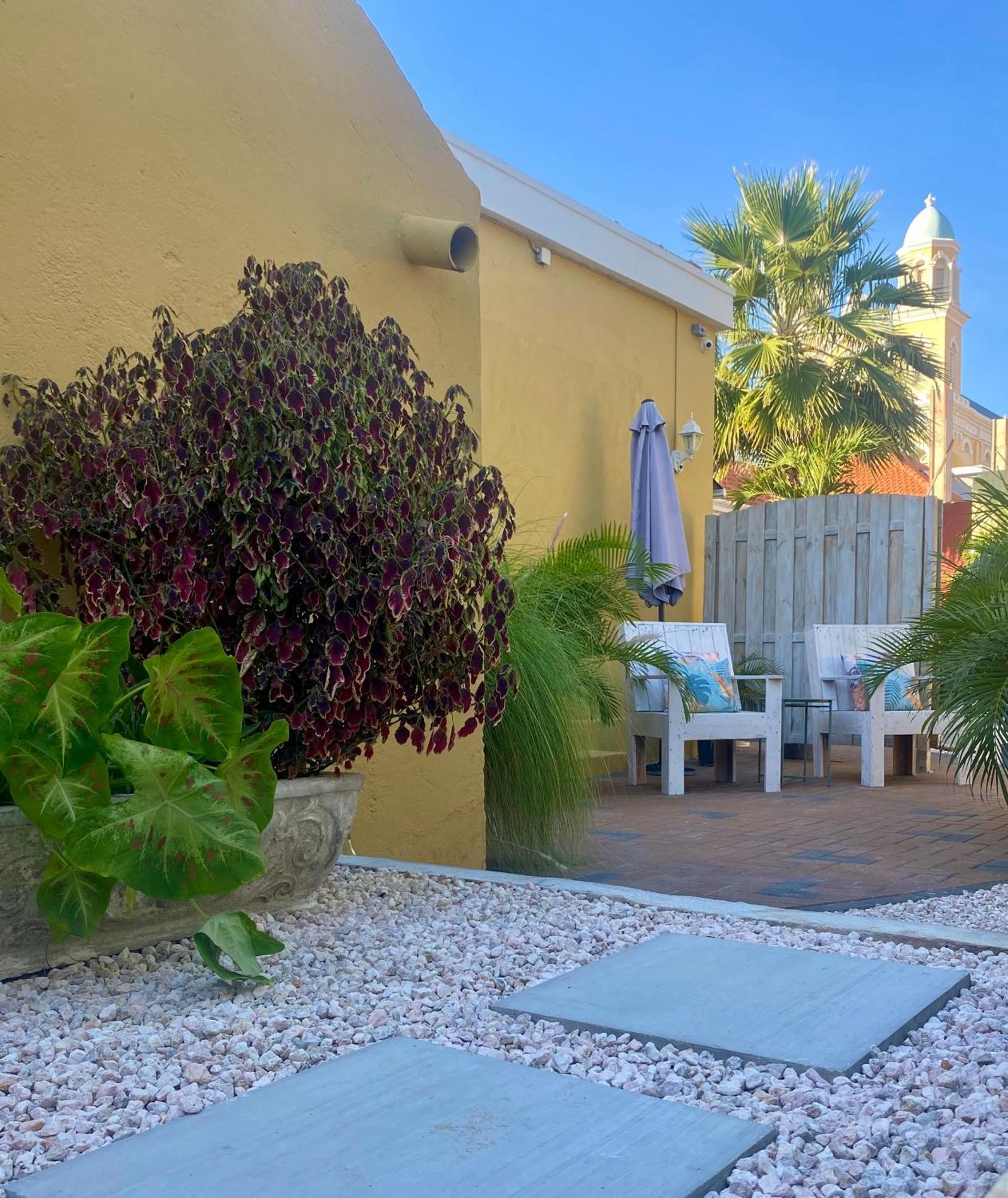 Historic Building The Palm Backyard Studio-Apartment Willemstad, Curacao Feel Home Away From Home Екстериор снимка
